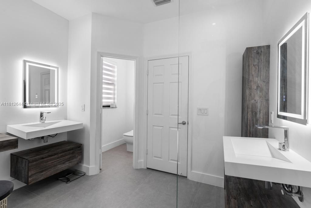 Bathroom, Interior