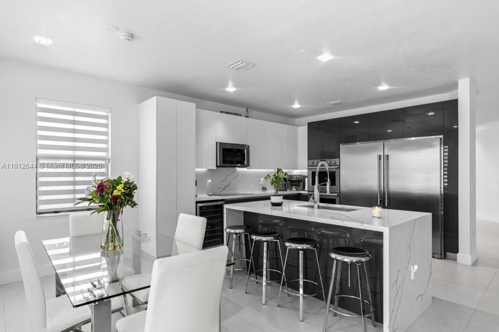 Dining room, Interior, Kitchen, Recessed Lighting, Stainless Steel Appliances