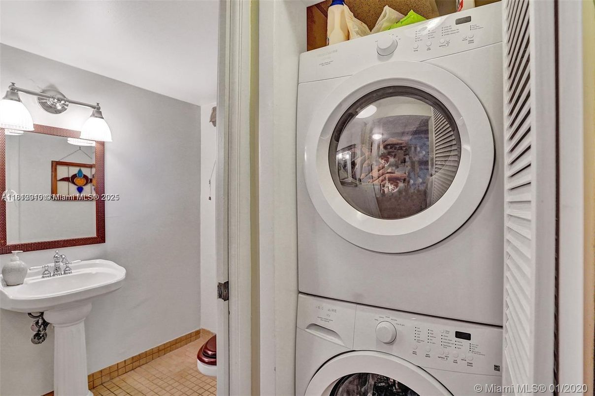 Bathroom, Interior, Utility Closets, Washer