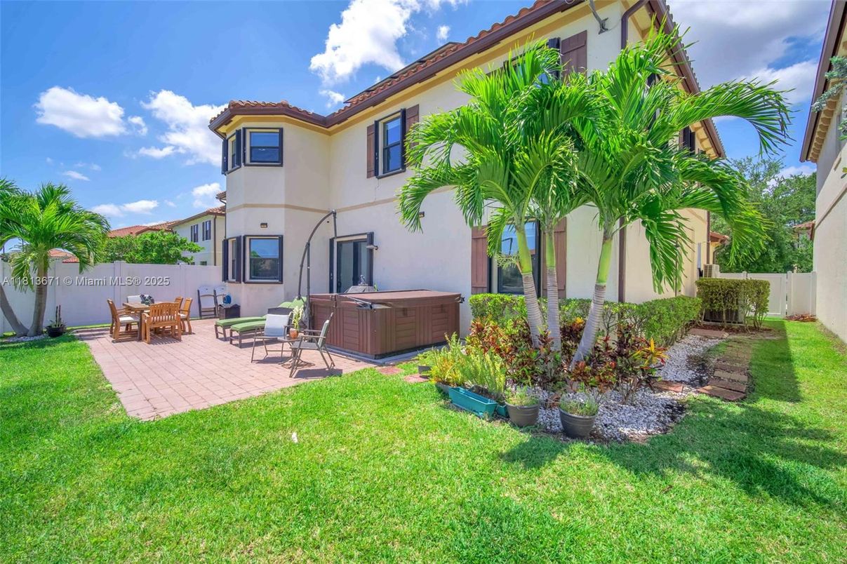 Backyard, Exterior, Hot Tub