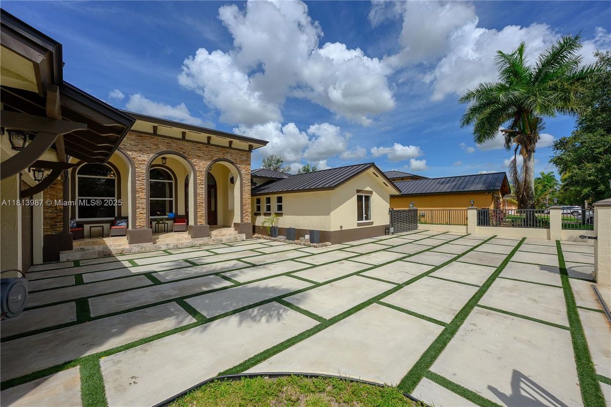 Backyard, Exterior