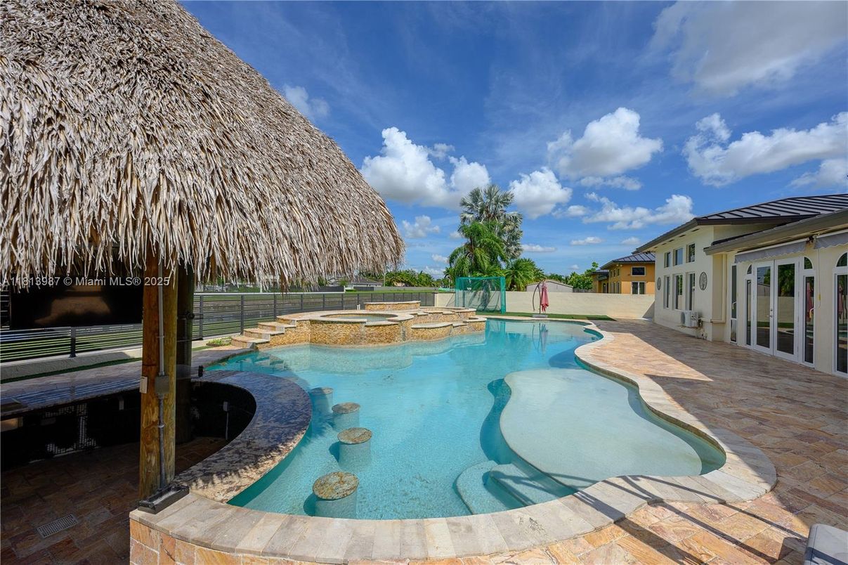 Exterior, Pool