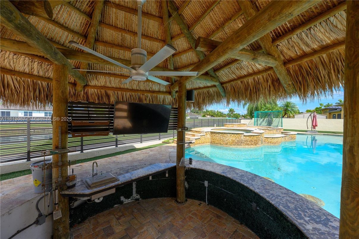 Exterior, Pool, Water