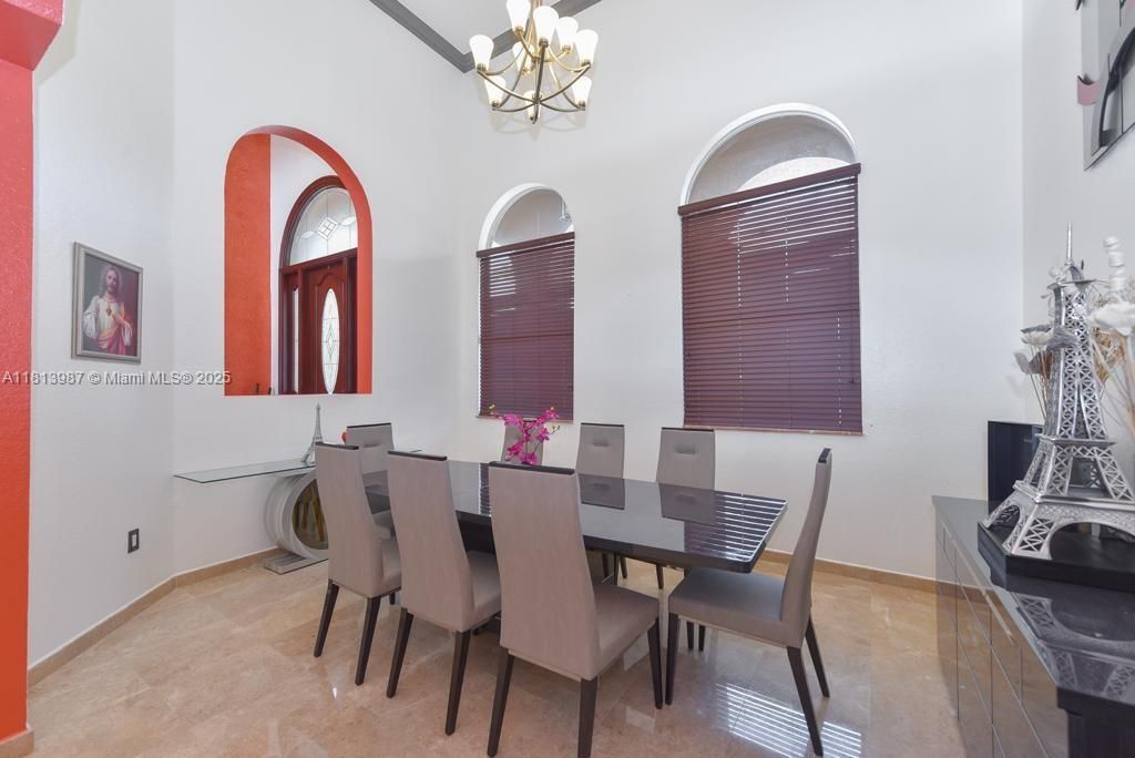 Chandelier, Dining room, Interior