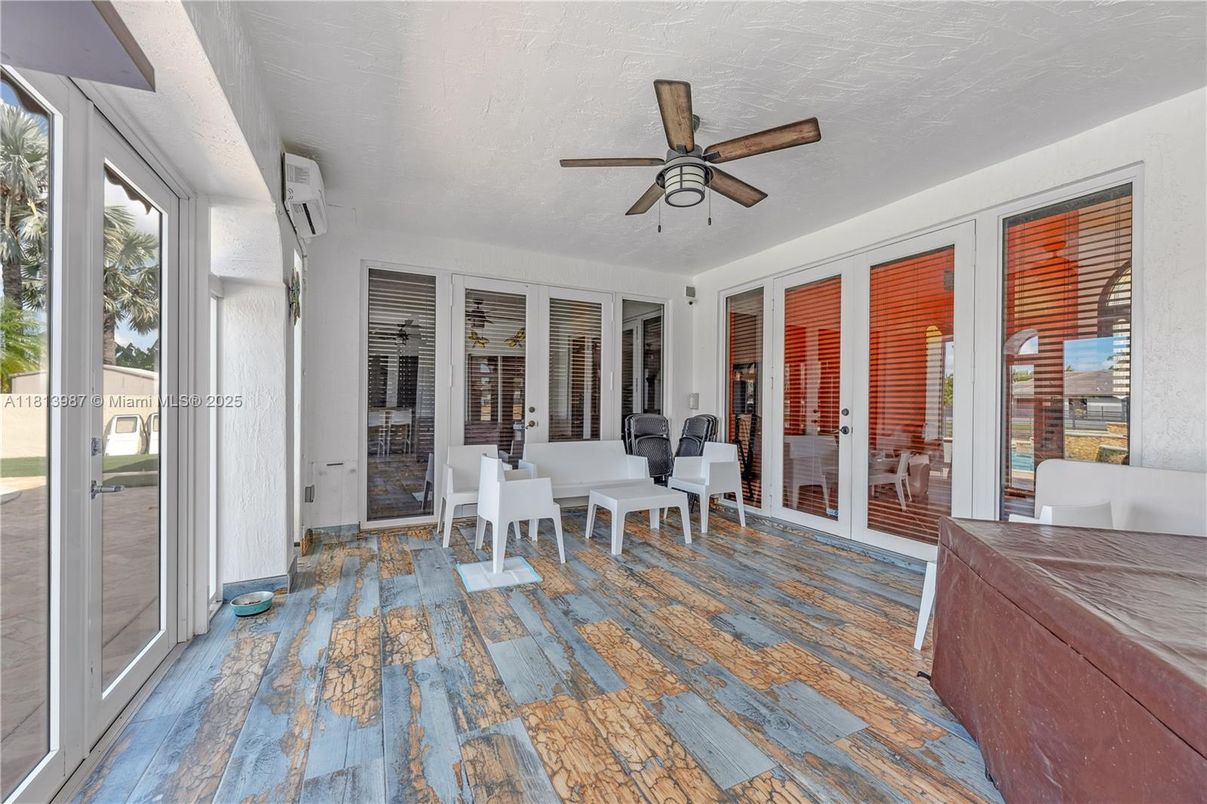 Dining room, Interior
