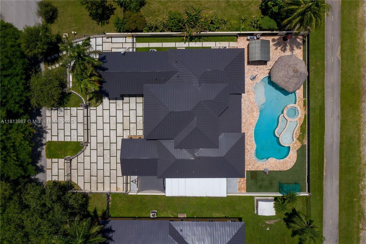 Exterior, Drone