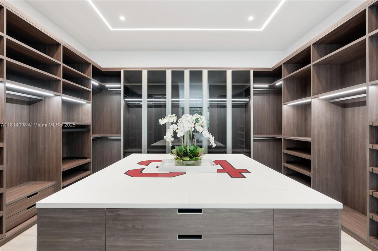 Interior, Recessed Lighting, Walk-in Closets