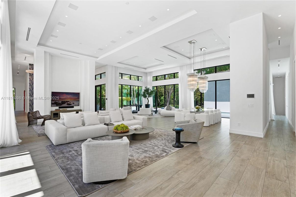 Dining room, Interior, Living room, Pendant Lights, Recessed Lighting, Wood Texture Flooring