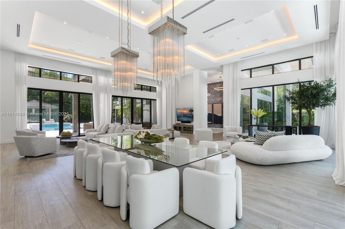 Chandelier, Dining room, Interior, Living room, Pendant Lights, Recessed Lighting, Wood Texture Flooring