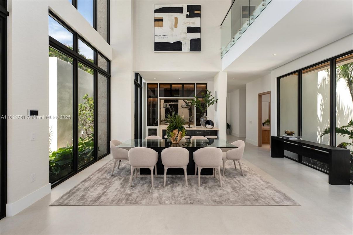 Dining room, Interior, Recessed Lighting