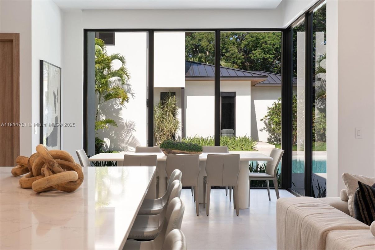 Dining room, Interior