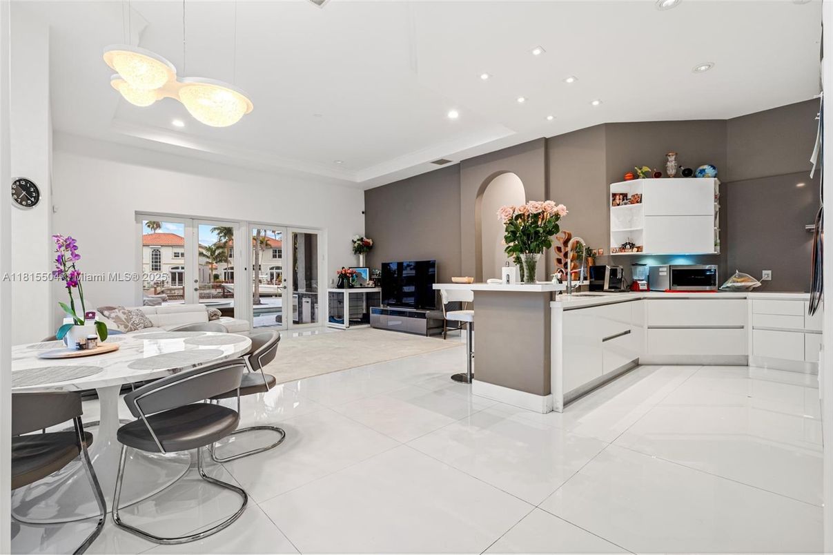 Dining room, Interior, Kitchen, Pendant Lights, Recessed Lighting