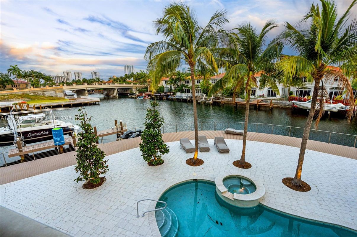 Exterior, Pool, Water
