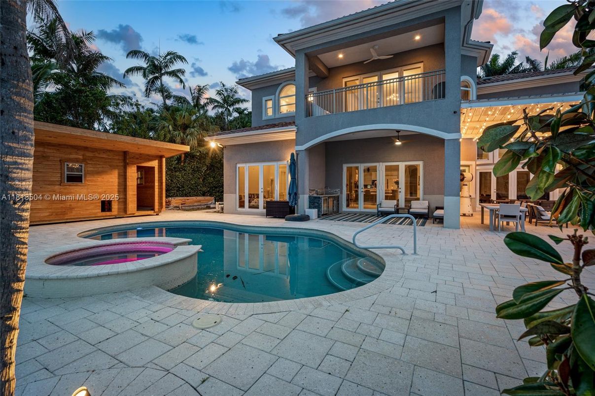 Exterior, Pool