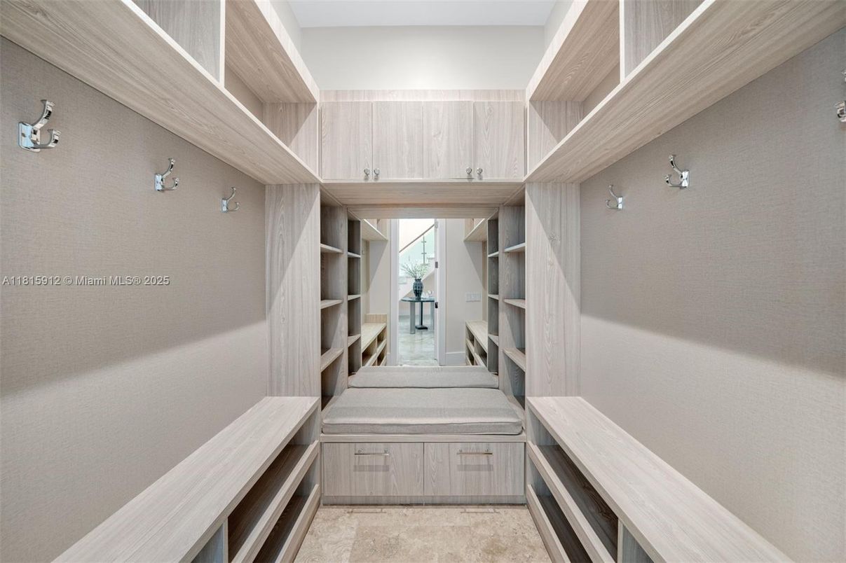 Interior, Walk-in Closets
