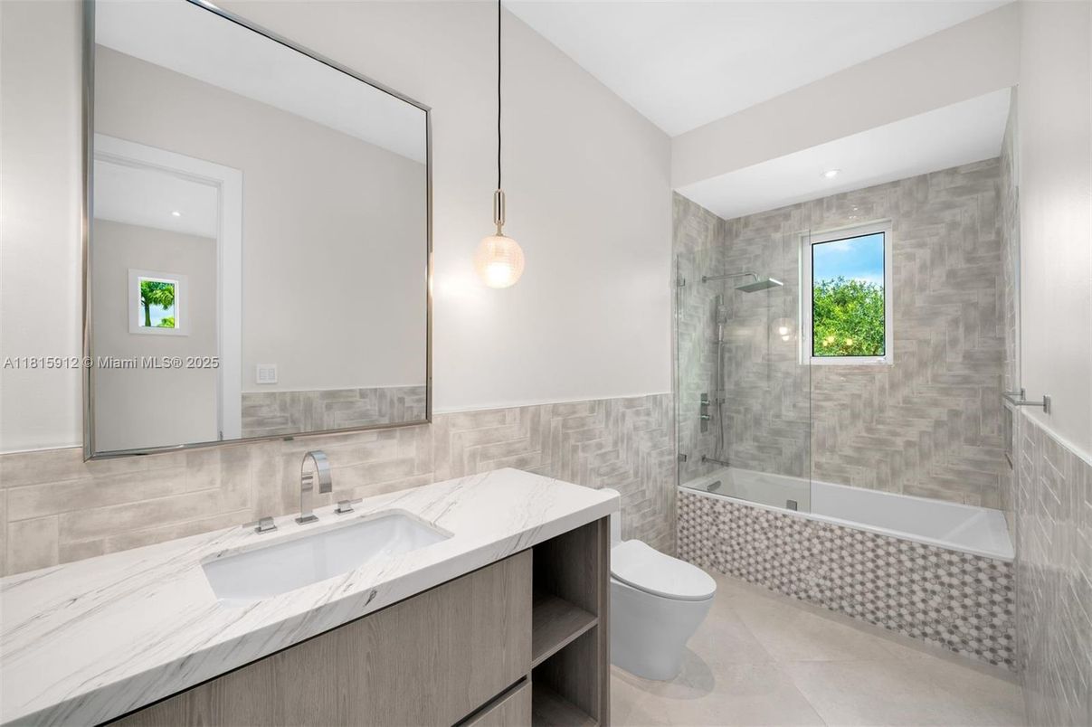 Bathroom, Glass Shower, Interior, Pendant Lights, Recessed Lighting