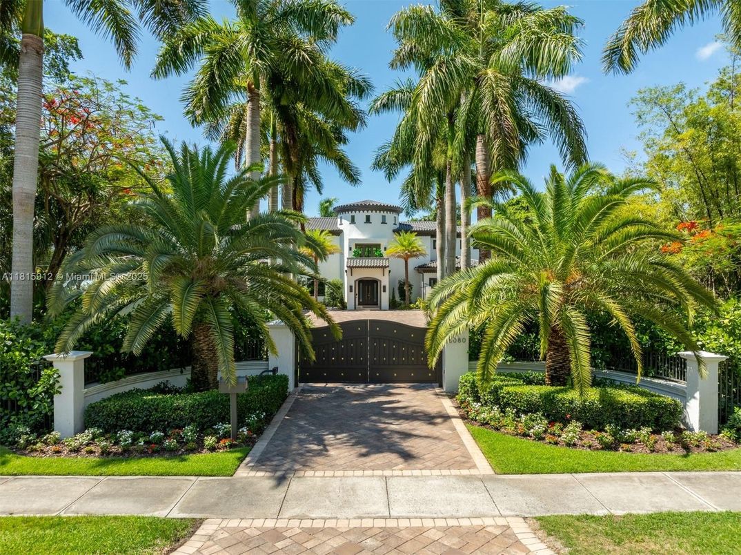 Exterior, Facade, Spanish Mediterranean