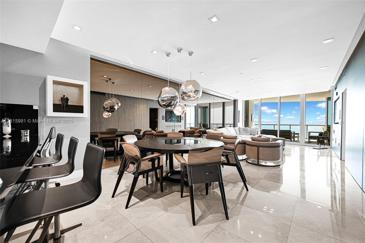 Dining room, Interior, Living room, Pendant Lights, Recessed Lighting, Water