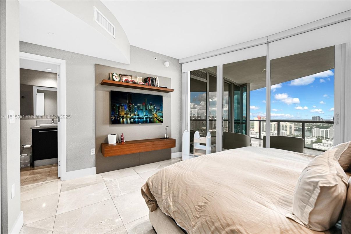 Bedroom, Interior, Recessed Lighting, Water
