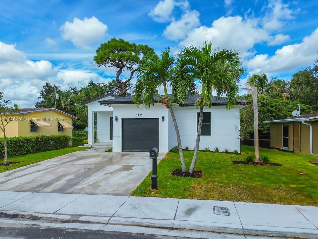Attached, Exterior, Facade, Ranch