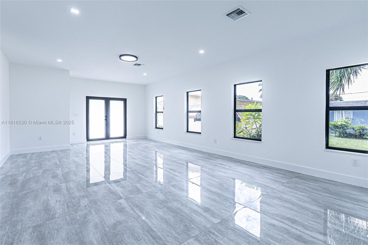 Empty room, Interior, Recessed Lighting