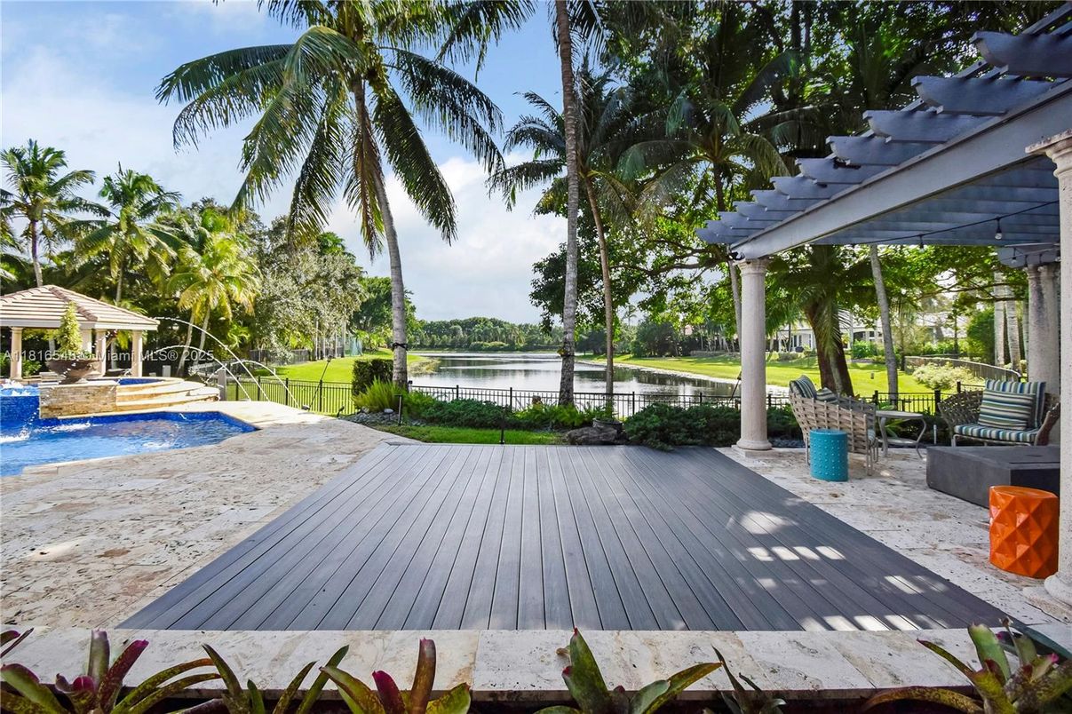 Exterior, Pool, Water