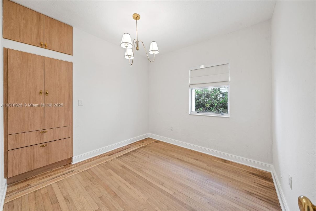 Chandelier, Empty room, Interior, Wood Texture Flooring