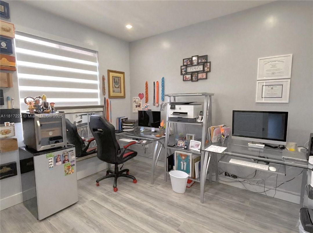 Home Office, Interior, Recessed Lighting, Wood Texture Flooring