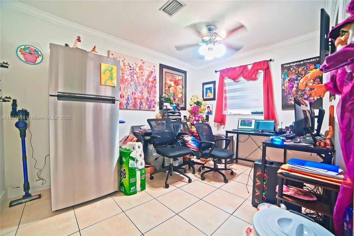 Home Office, Interior