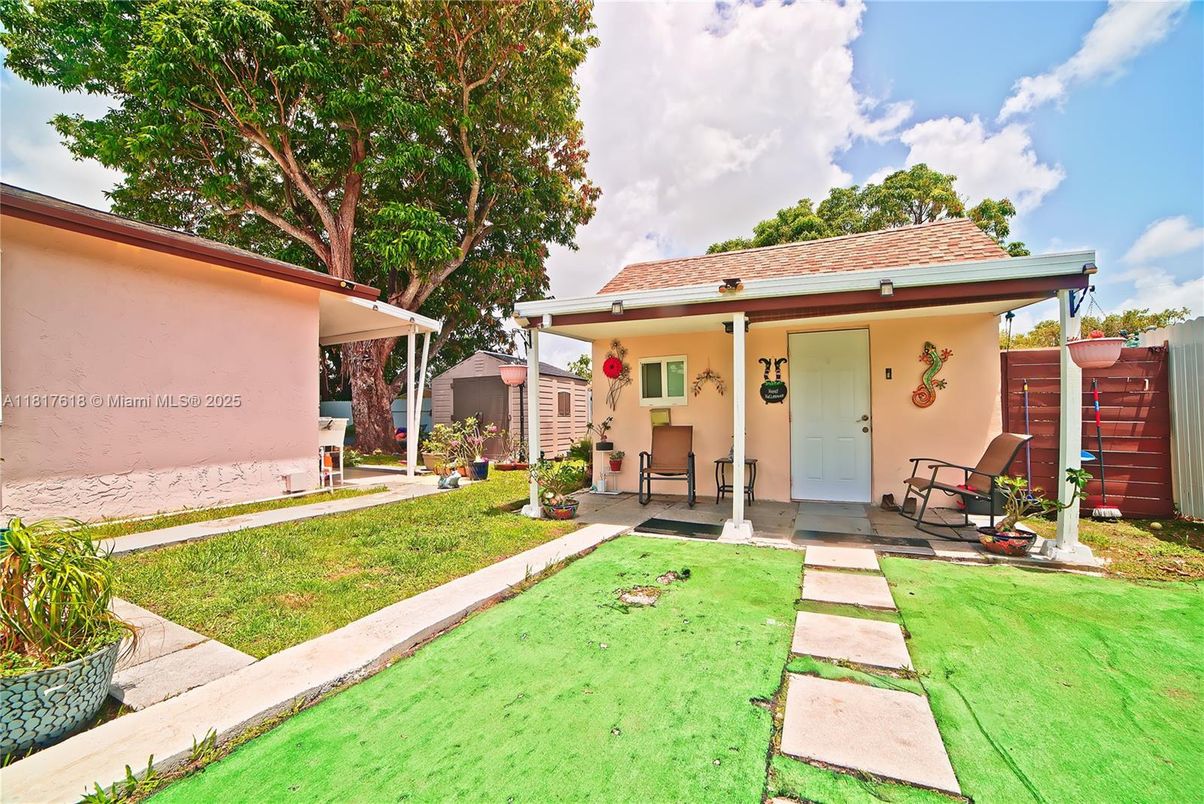 Backyard, Exterior
