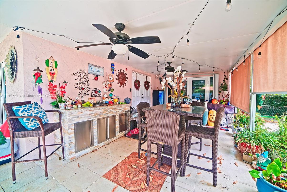 Dining room, Fireplace, Interior