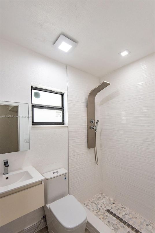 Bathroom, Interior, Recessed Lighting