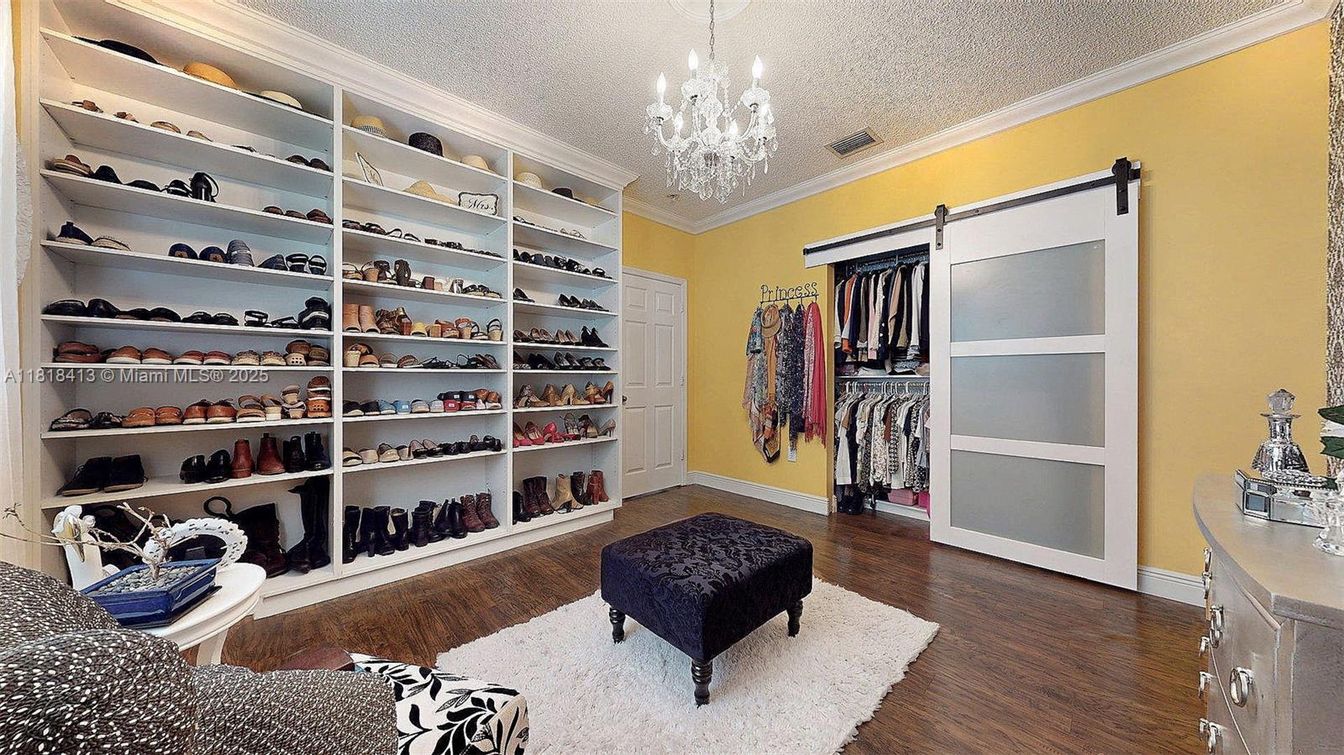 Chandelier, Interior, Walk-in Closets, Wood Texture Flooring