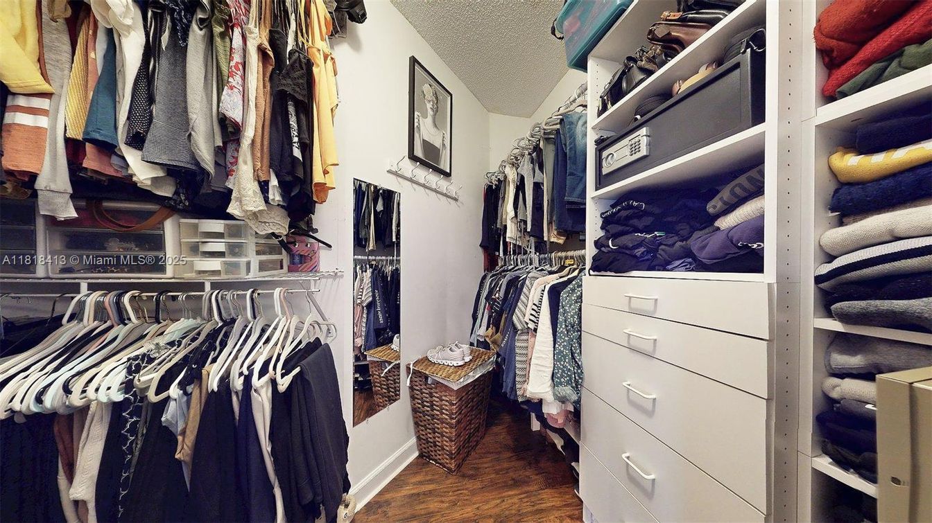 Interior, Walk-in Closets, Wood Texture Flooring