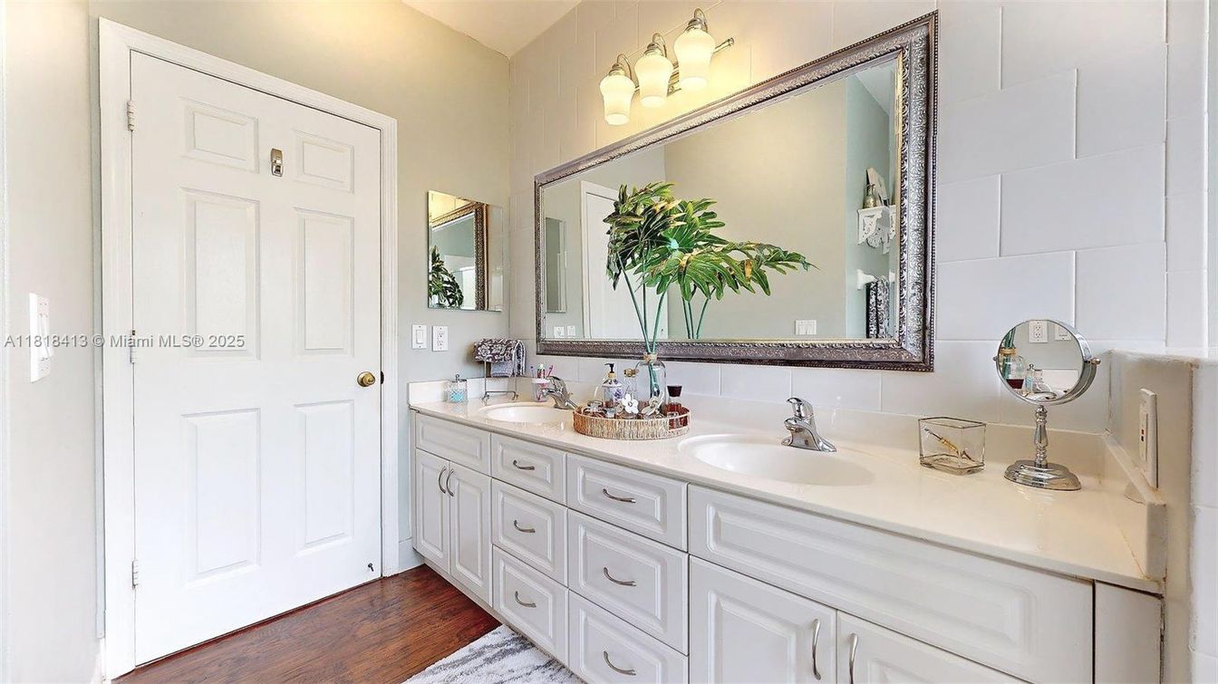 Bathroom, Dual Sink Vanities, Interior, Wood Texture Flooring
