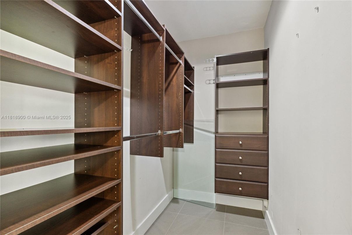 Interior, Walk-in Closets