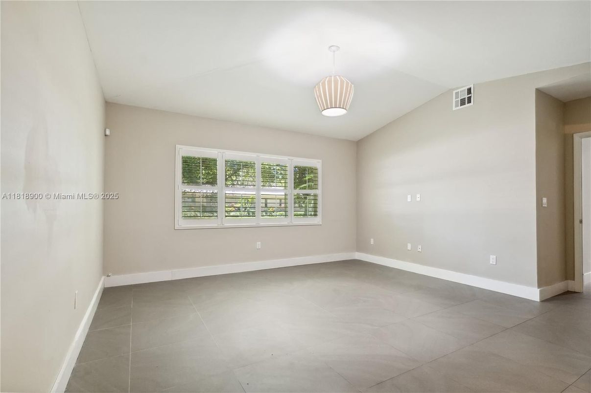 Empty room, Interior, Pendant Lights
