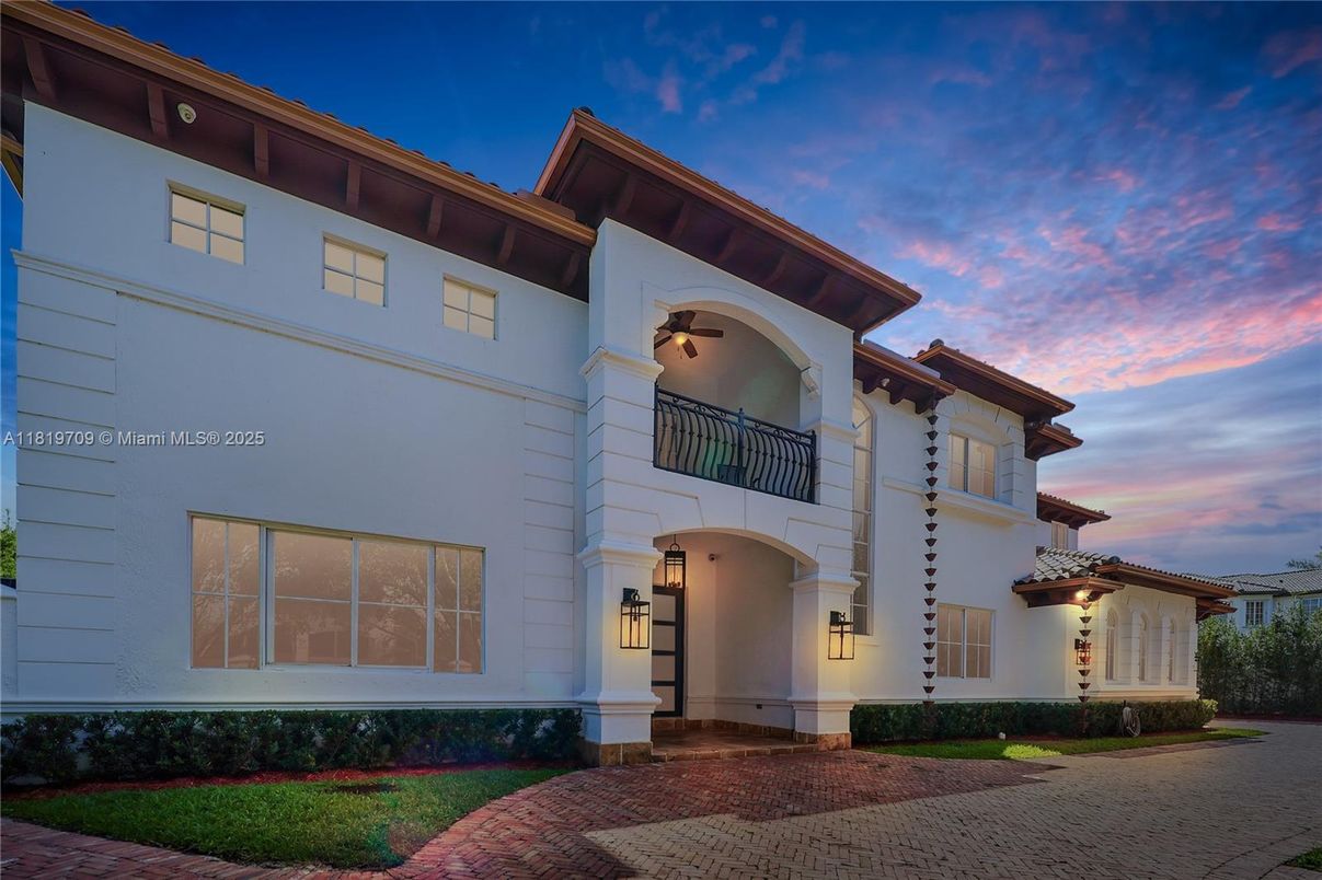 Exterior, Facade, Spanish Mediterranean