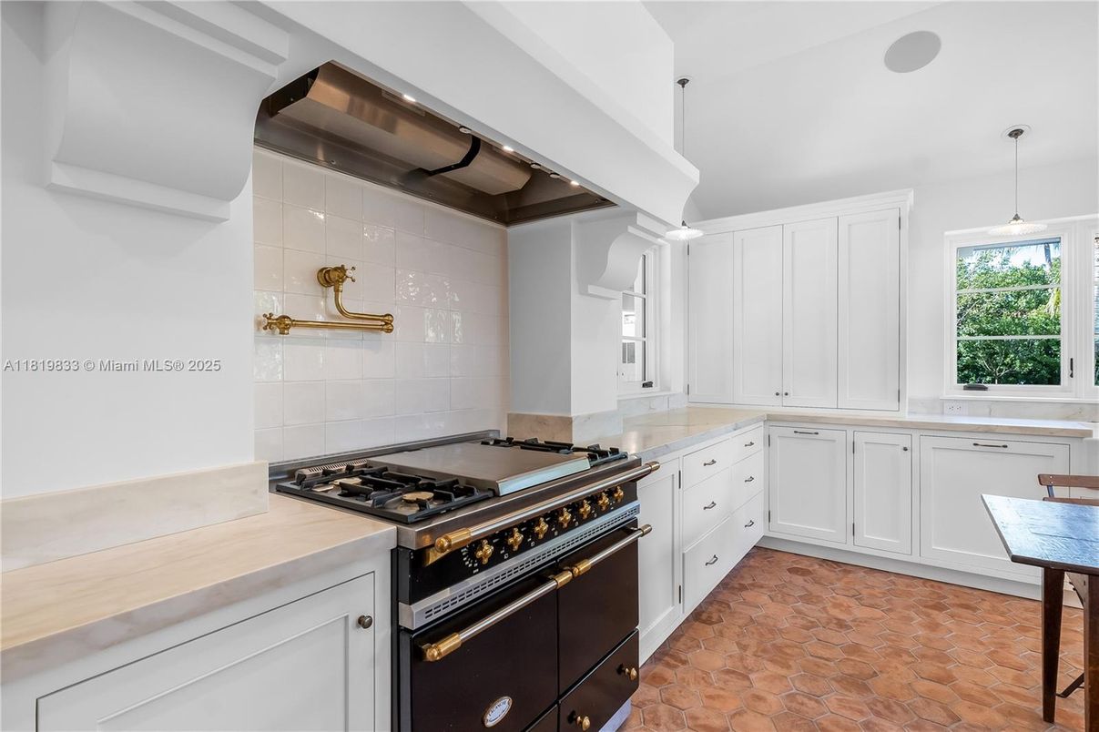 Interior, Kitchen, Pendant Lights, Stainless Steel Appliances