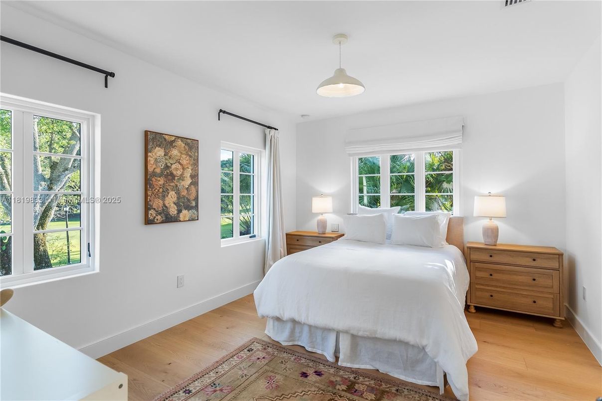 Bedroom, Interior, Pendant Lights, Wood Texture Flooring
