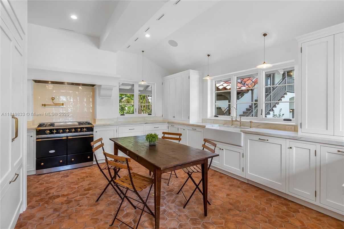 Dining room, Interior, Kitchen, Pendant Lights, Recessed Lighting