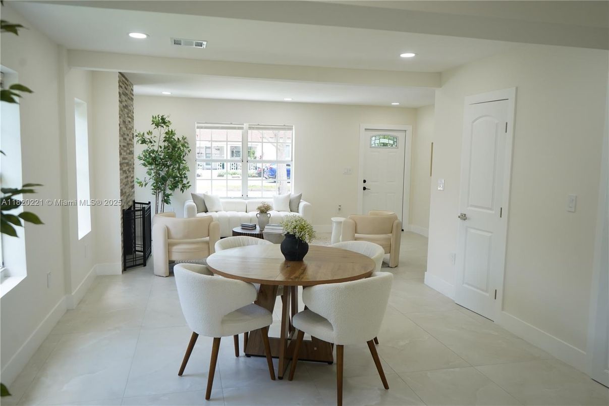 Dining room, Interior, Living room, Recessed Lighting
