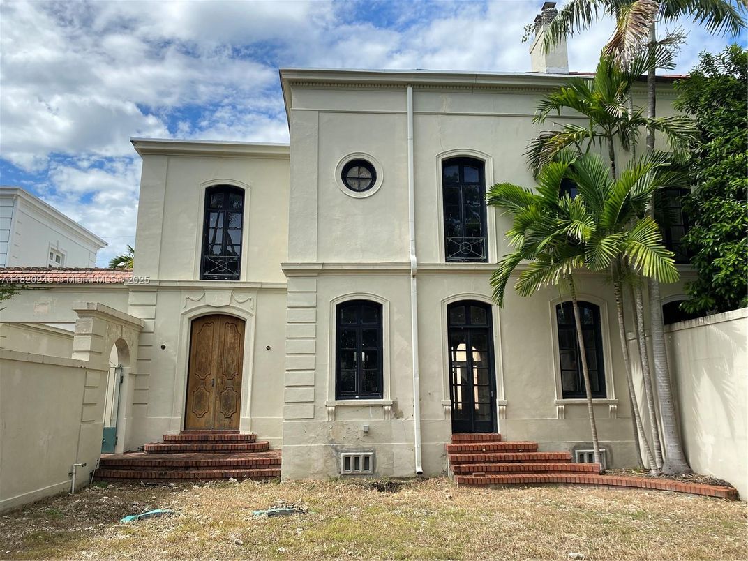 Exterior, Facade, Spanish Mediterranean