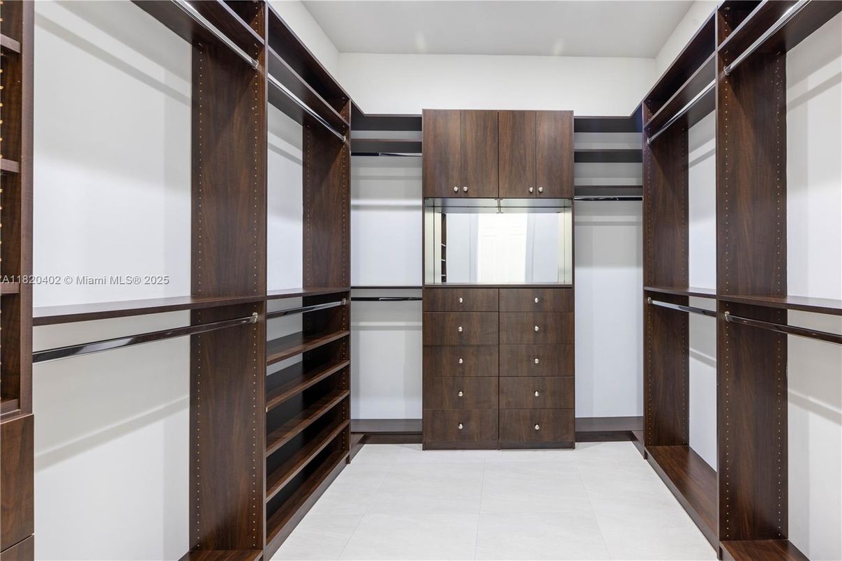 Interior, Walk-in Closets