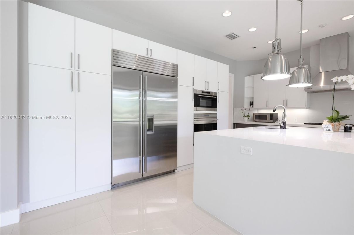 Interior, Kitchen, Pendant Lights, Recessed Lighting, Stainless Steel Appliances