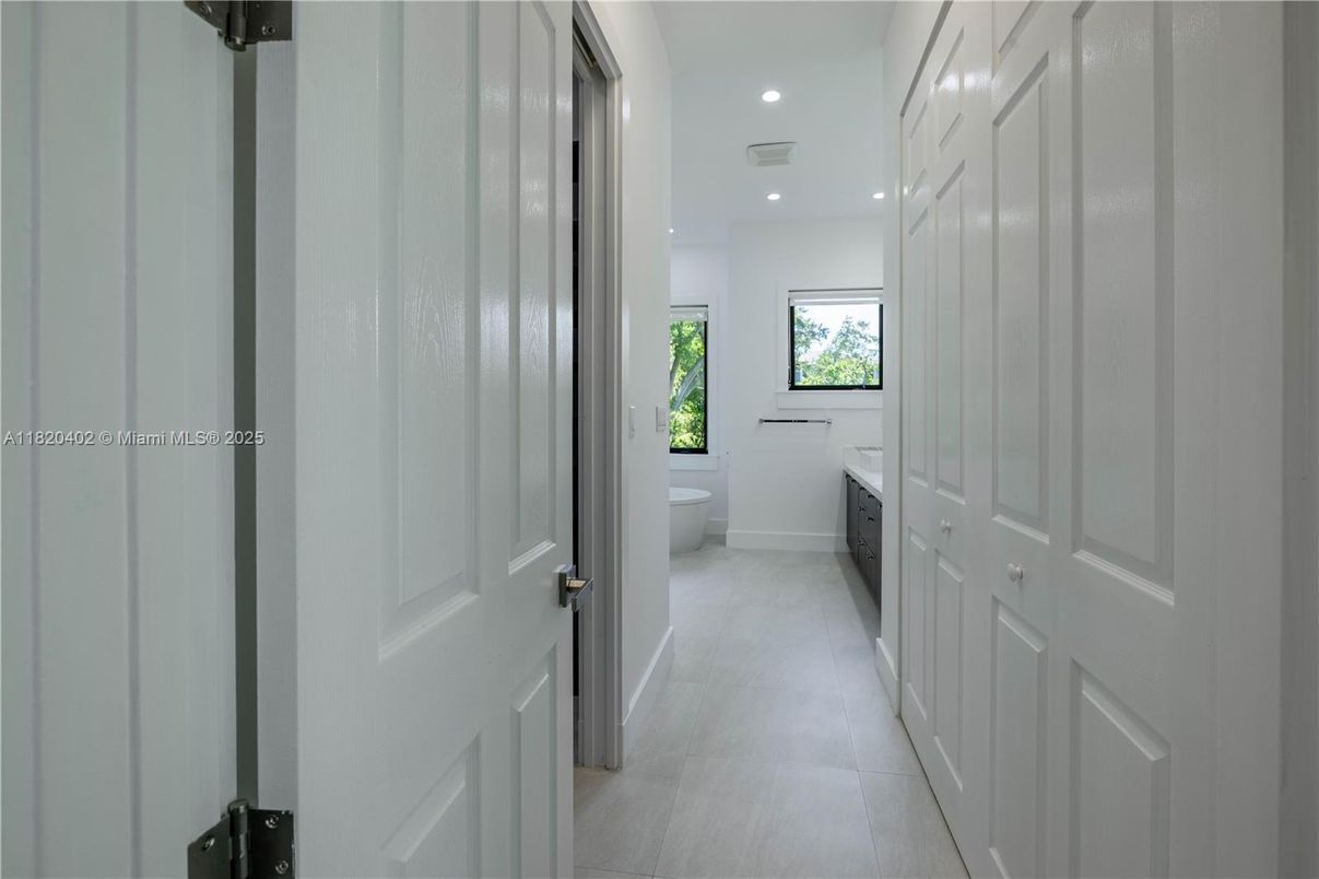 Bathroom, Free Standing Baths, Interior, Recessed Lighting