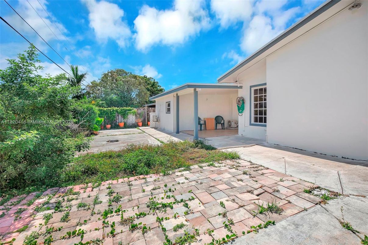 Backyard, Exterior