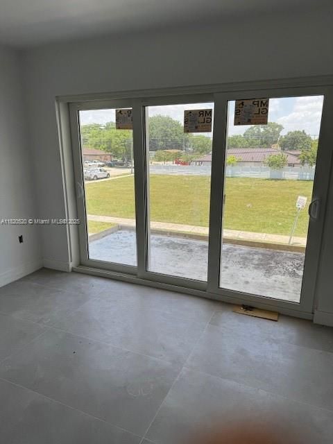 Empty room, Interior