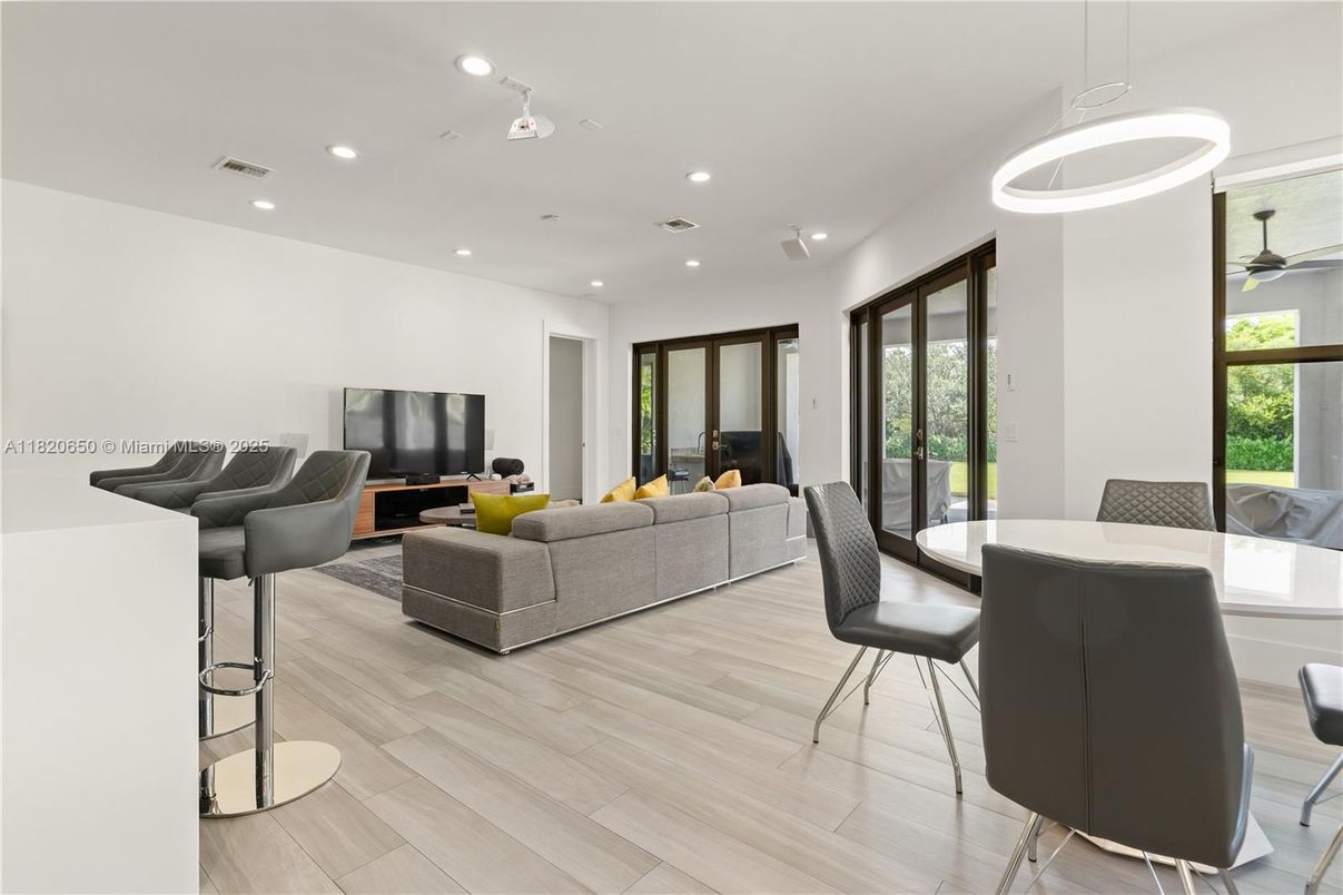 Dining room, Interior, Living room, Pendant Lights, Recessed Lighting, Wood Texture Flooring