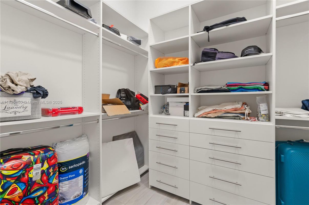 Interior, Walk-in Closets, Wood Texture Flooring